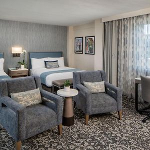 Junior Suite 2 Queen Beds
